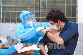Hanoi facilita vacunación contra el COVID-19 para extranjeros