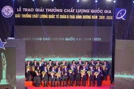 Numerosas empresas vietnamitas reciben premios nacional e internacional de calidad