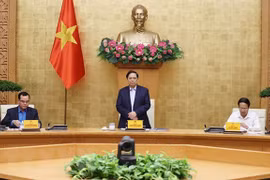 Primer ministro de Vietnam alaba respuesta de sindicatos nacionales a la lucha antiepidémica