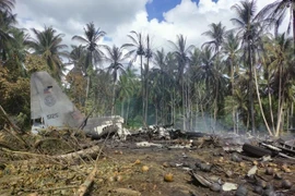 Al menos 17 muertos en accidente de avión militar en Filipinas