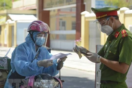 Reciben vacuna contra COVID-19 la mayoría de transportistas en Ciudad Ho Chi Minh 