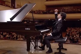 Alumno de legendario pianista vietnamita gana concurso internacional de piano Chopin