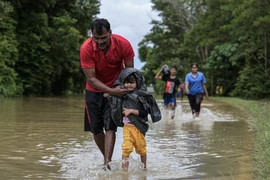 Inundaciones obligan a evacuar a más 28 mil personas en Malasia
