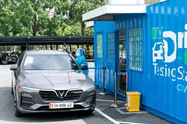 Implementan en Vietnam primera estación de prueba del COVID-19 según modelo de Drive-Thru