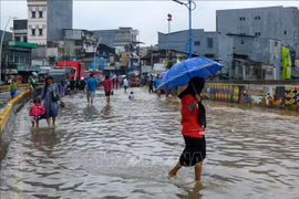 Evacúan a más de mil habitantes por inundaciones en Indonesia