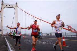 Corredores vietnamitas brillan en el maratón internacional de Da Nang