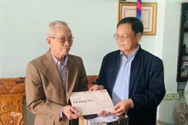 Entregan obsequios a testigos de Hoang Sa