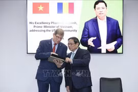 Premier vietnamita visita Universidad Técnica de Ingeniería Civil de Bucarest