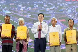 Presidente de Vietnam asiste a programa de primavera en zonas fronterizas