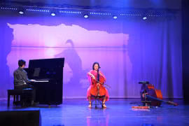 Estudiantes vietnamitas introducen el arte y la cultura en Reino Unido