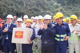 Emprenden primera etapa de autopista entre localidades vietnamitas