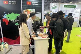 Empresa vietnamita presenta equipos de aire acondicionado en la India