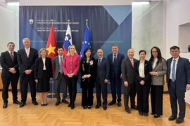Robustecen vínculos entre Vietnam y Eslovenia 