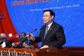 Presidente parlamentario dialoga con trabajadores de Hai Phong