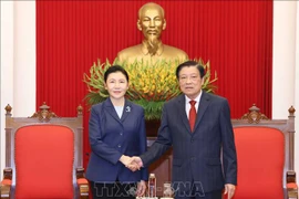 Dirigente vietnamita recibe a ministra de Justicia de China