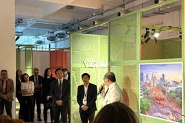 Productos de muebles vietnamitas presentados en la Semana del Diseño de Milán