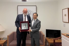 Alto funcionario australiano elogia desarrollo positivo de relaciones Vietnam-Australia