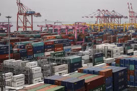 Servicio semanal de contenedores conecta puerto de Corea del Sur con Vietnam