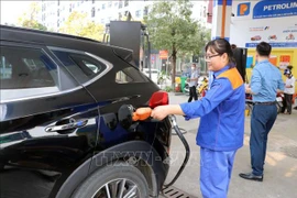 Precios de la gasolina suben en el último ajuste en Vietnam