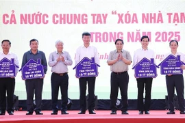 Premier de Vietnam lanza campaña de erradicación de casas temporales 