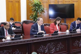 Vietnam y Singapur analizan perspectivas de cooperación en diversos sectores
