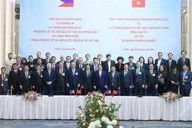 Premier vietnamita y presidente filipino se reúnen con empresarios de ambos países