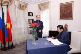  Ataque terrorista en Moscú: vicepremier vietnamita expresa condolencias en Embajada rusa