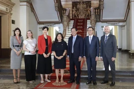 Ciudad Ho Chi Minh promueve cooperación multisectorial con socios canadienses