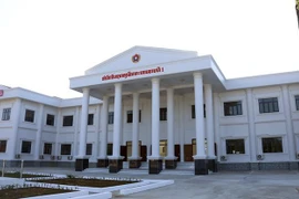 Ministerio de Defensa de Vietnam entrega cuartel general al ejército de Laos 