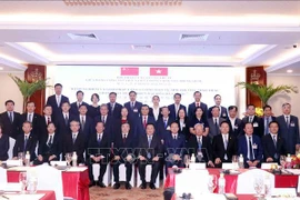 Vietnam y China intercambian experiencias partidistas en modernización nacional