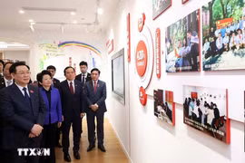 Presidente parlamentario vietnamita visita centro legislativo Hongqiao