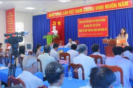 Presidenta interina dialoga con votantes en provincia de An Giang