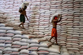 Funcionarios filipinos suspendidos por escándalo del arroz