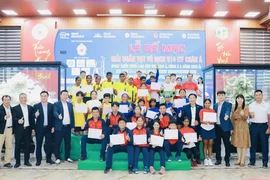 Tenistas vietnamitas avanzan en la final del campeonato regional de tenis