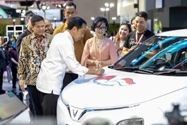 Indonesia aspira a triplicar ventas de vehículos eléctricos este año