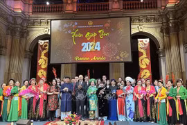 Vietnamitas en Francia y Sudáfrica celebran fiesta tradicional Tet