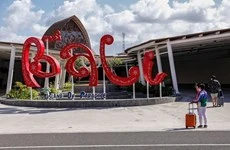 Indonesia aplica un impuesto de 10 dólares a los turistas extranjeros en Bali