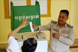 Partido gobernante obtiene apoyo abrumador en elecciones al Senado en Camboya