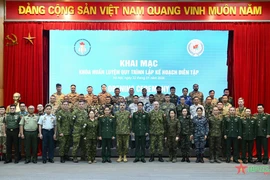 Vietnam y Canadá inauguran curso de formación de proceso de planificación de ejercicios militares