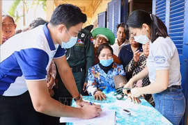 Vietnam ofrece programa gratuita de consultas médicas a ciudadanos en provincia camboyana de Kratie