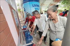 Entregan sistema de filtración de agua a pobres en provincia vietnamita