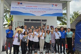 Voluntarios estadounidenses realizan actividades de seguridad social en Ben Tre