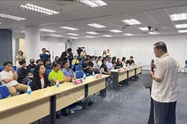 Estudiantes vietnamitas en Singapur celebran feria profesional