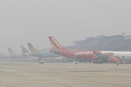 Espesa niebla provoca retrasos de vuelos en aeropuerto de Noi Bai de Hanoi