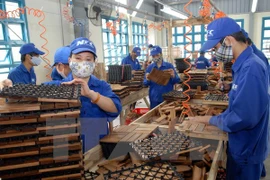 Inversiones extranjeras en Vietnam alcanzan 18 mil millones de dólares