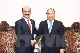 Premier vietnamita recibe al nuevo embajador de Qatar