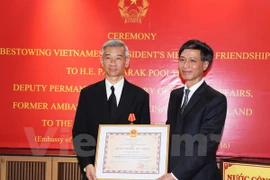 Confiere presidente de Vietnam Orden de Amistad a ex embajador tailandés