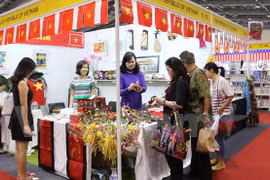 Vietnam participa en feria internacional de caridad en Indonesia