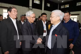 Secretario general del PCV dialoga con votantes de Hanoi 