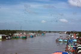 Rescatan a pescadores vietnamitas accidentados en el mar